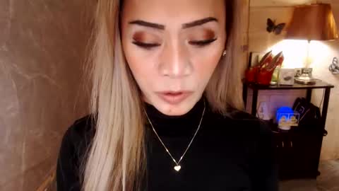 Snapshot of 1bigsurprise4you chatting on 11.11.25 angel online show from 11.11.25