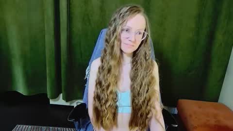 Snapshot of 1goldilocks chatting on 02.26.26 online show from 02.26.26