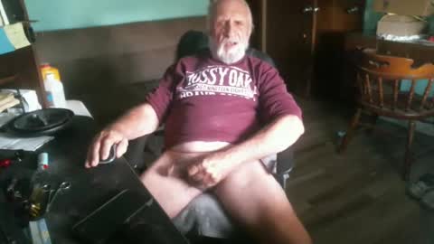 Snapshot of 1handyanddee chatting on 12.30.24 1handyanddee online show from 12.30.24