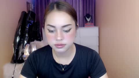 Snapshot of 1miracle_tranny chatting on 05.03.26 1miracle_tranny online show from 05.03.26