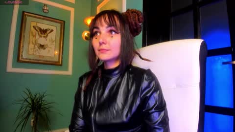 Moona  online show from 11.07.25