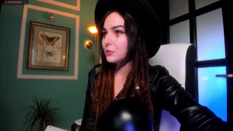 Moona  online show from 11.15.25