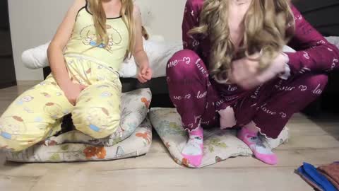 Snapshot of 1nwardly_beauty chatting on 11.06.25 molly online show from 11.06.25