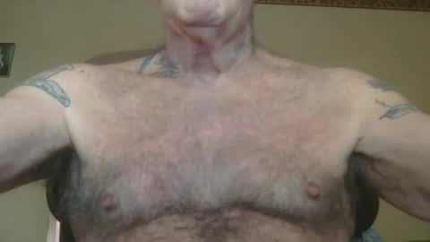 Snapshot of 1pizza_6beers___ chatting on 11.05.25 Pizza online show from 11.05.25