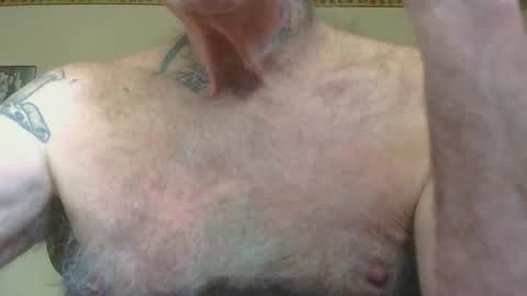 Snapshot of 1pizza_6beers___ chatting on 11.09.25 Pizza online show from 11.09.25