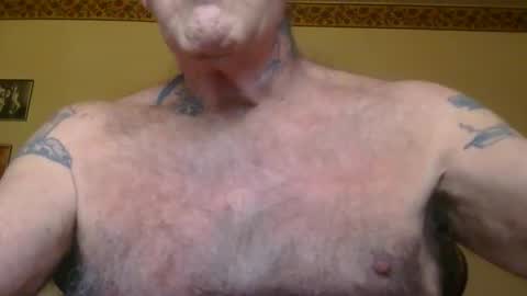 Snapshot of 1pizza_6beers___ chatting on 11.12.25 Pizza online show from 11.12.25