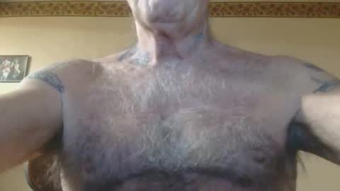 Snapshot of 1pizza_6beers___ chatting on 11.13.25 Pizza online show from 11.13.25