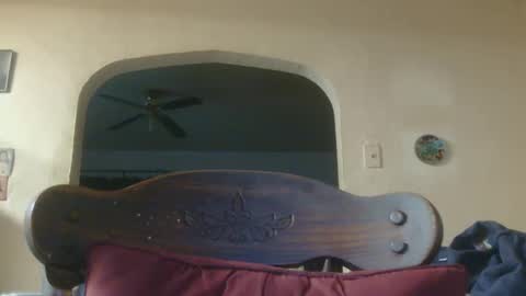 Snapshot of 1pizza_6beers___ chatting on 11.15.25 Pizza online show from 11.15.25