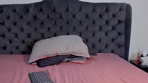 1Threestar online show from 12.18.25