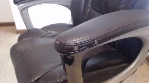 Snapshot of 1whothinks chatting on 10.25.25 Mark online show from 10.25.25