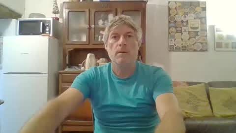 Snapshot of 22esserre chatting on 09.24.25 22esserre online show from 09.24.25