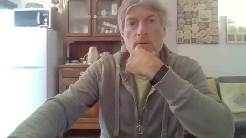 Snapshot of 22esserre chatting on 10.02.25 22esserre online show from 10.02.25