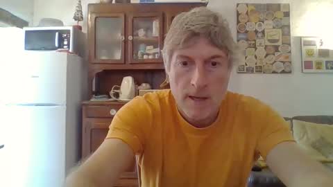 Snapshot of 22esserre chatting on 10.10.25 22esserre online show from 10.10.25