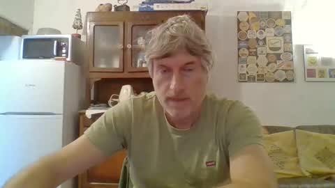 Snapshot of 22esserre chatting on 10.20.25 22esserre online show from 10.20.25