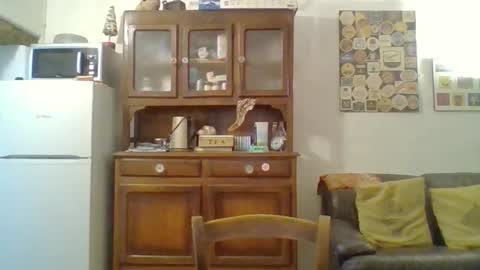 Snapshot of 22esserre chatting on 10.31.25 22esserre online show from 10.31.25