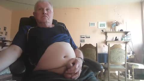 Snapshot of 29famila chatting on 12.15.25 29famila online show from 12.15.25
