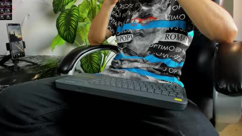 Snapshot of 2_fire chatting on 11.01.25 2_fire online show from 11.01.25