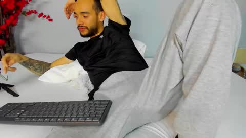 Snapshot of 2_fire chatting on 11.08.25 2_fire online show from 11.08.25