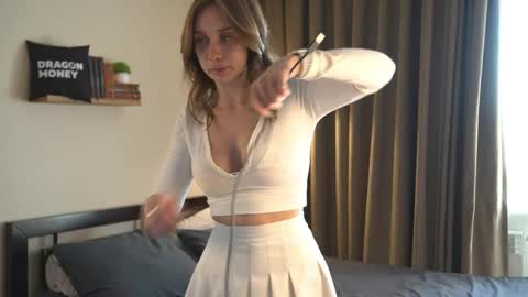 Snapshot of 2girls_1dream chatting on 05.19.26 Elley online show from 05.19.26
