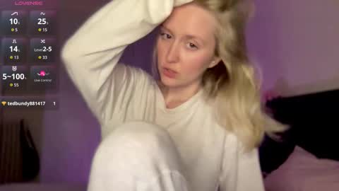 Snapshot of 2kepler22b chatting on 10.29.25 . online show from 10.29.25