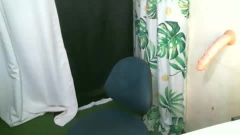 Snapshot of 2mella_reload chatting on 09.21.25 MEL online show from 09.21.25