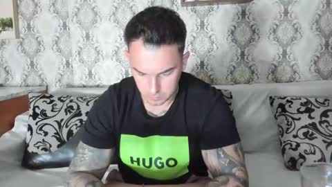 Snapshot of 2sexymuscles chatting on 03.06.25 2sexymuscles online show from 03.06.25