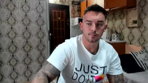 Snapshot of 2sexymuscles chatting on 09.20.25 2sexymuscles online show from 09.20.25