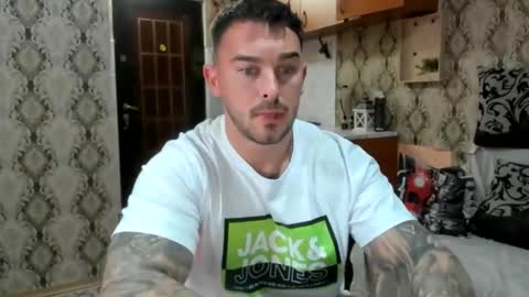 Snapshot of 2sexymuscles chatting on 10.17.25 2sexymuscles online show from 10.17.25