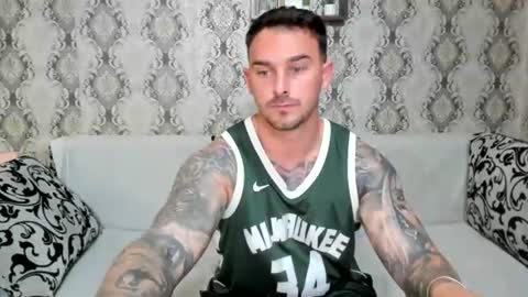 Snapshot of 2sexymuscles chatting on 06.22.26 2sexymuscles online show from 06.22.26