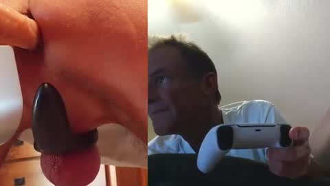 Snapshot of 2tiredoftoys chatting on 07.11.26 2tiredoftoys online show from 07.11.26