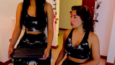 independent model online show from 12.25.24