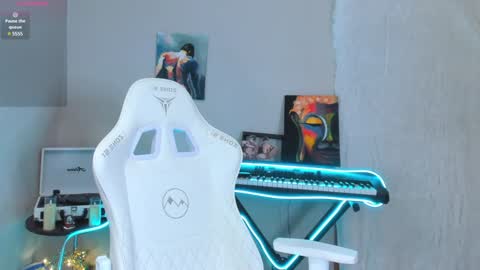 Snapshot of 4ever_dude chatting on 02.02.25 Andrew online show from 02.02.25