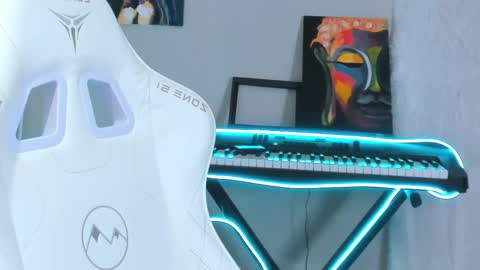 Snapshot of 4ever_dude chatting on 02.20.25 Andrew online show from 02.20.25