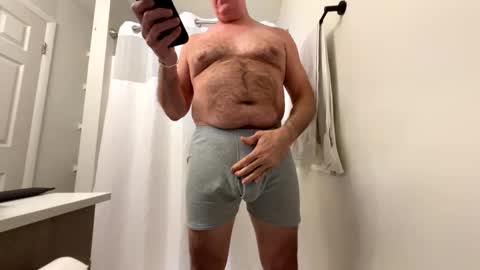 Snapshot of 50plusbeachbum chatting on 01.27.25 50plusbeachbumm online show from 01.27.25