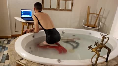 Snapshot of 55555558 chatting on 03.02.25 crazy101 online show from 03.02.25