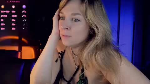 Snapshot of 5_in_one chatting on 11.05.25 Sunshine online show from 11.05.25