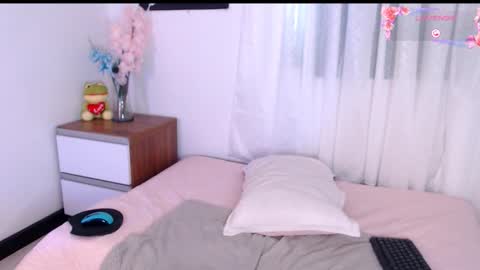 Mia online show from 11.21.25