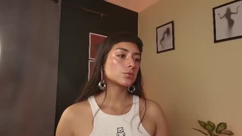 Snapshot of 6briela9 chatting on 06.15.26 B R I E L A online show from 06.15.26