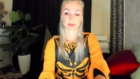 Snapshot of 6noangel66 chatting on 10.10.25 SABOTAGE online show from 10.10.25