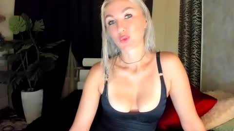 Snapshot of 6noangel66 chatting on 10.11.25 SABOTAGE online show from 10.11.25