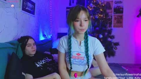 Snapshot of 819sunflowerinahat2016 chatting on 01.03.25 Cornelia and Dante online show from 01.03.25