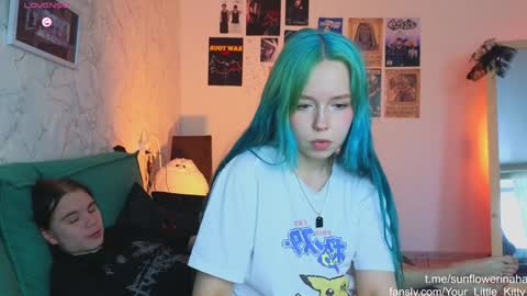 Snapshot of 819sunflowerinahat2016 chatting on 01.28.25 Cornelia and Dante online show from 01.28.25