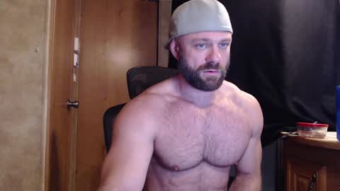 Snapshot of 9fat_inches chatting on 01.19.25 9 fat inches online show from 01.19.25