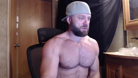 Snapshot of 9fat_inches chatting on 02.01.25 9 fat inches online show from 02.01.25