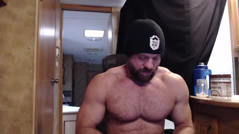 Snapshot of 9fat_inches chatting on 03.08.25 9 fat inches online show from 03.08.25