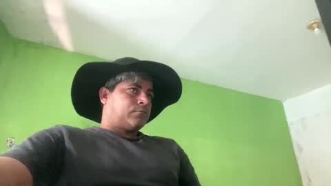 Snapshot of 9vinhocamshow chatting on 10.08.25 9vinhocamshow online show from 10.08.25