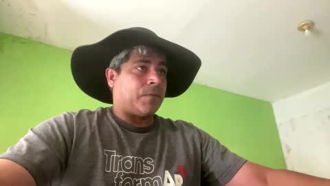 Snapshot of 9vinhocamshow chatting on 10.23.25 9vinhocamshow online show from 10.23.25