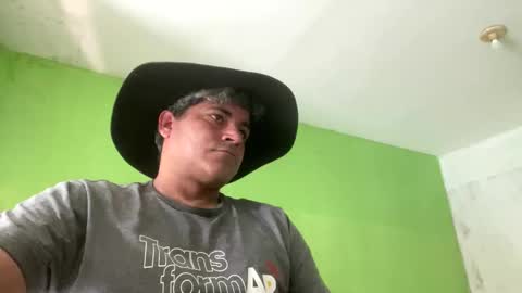 Snapshot of 9vinhocamshow chatting on 10.26.25 9vinhocamshow online show from 10.26.25