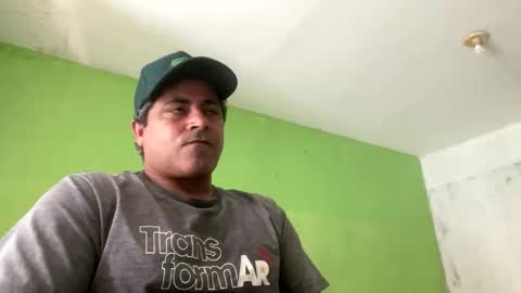 Snapshot of 9vinhocamshow chatting on 11.17.25 9vinhocamshow online show from 11.17.25