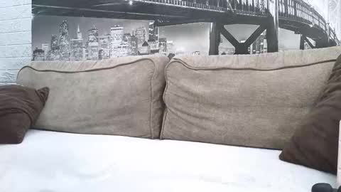 Snapshot of 9west chatting on 10.13.25 KARINA online show from 10.13.25